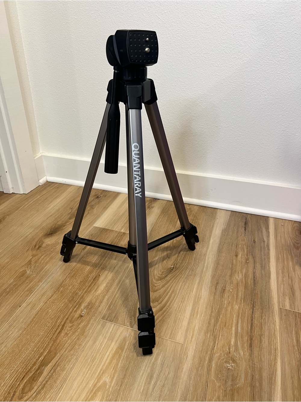 Quantaray Camera Tripod with tilt adjustable height up to 46” height